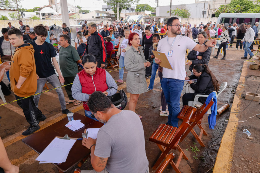 22-09-2026_fila_chuva_lona_telha_patio_035