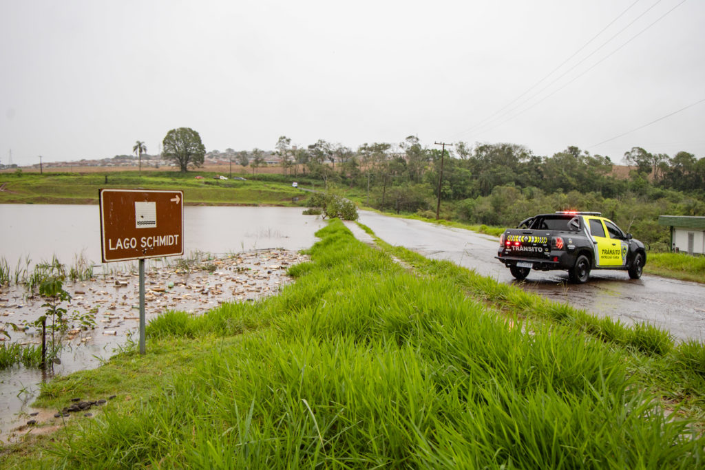 2026-10-14_represa_schimith_transbordando_cheia_001