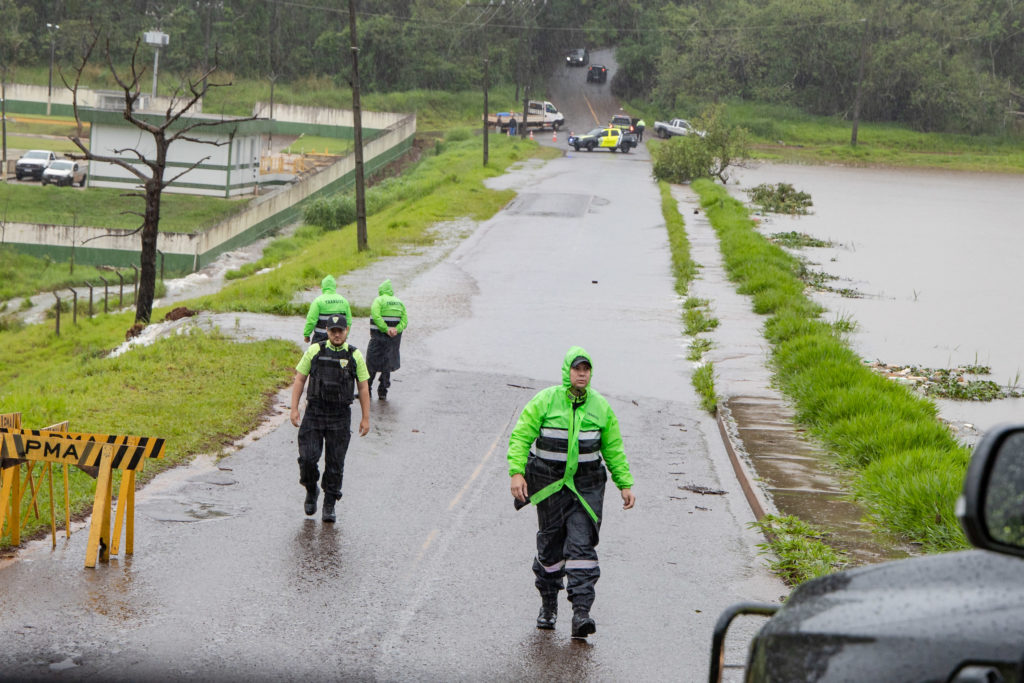 2026-10-14_represa_schimith_transbordando_cheia_012