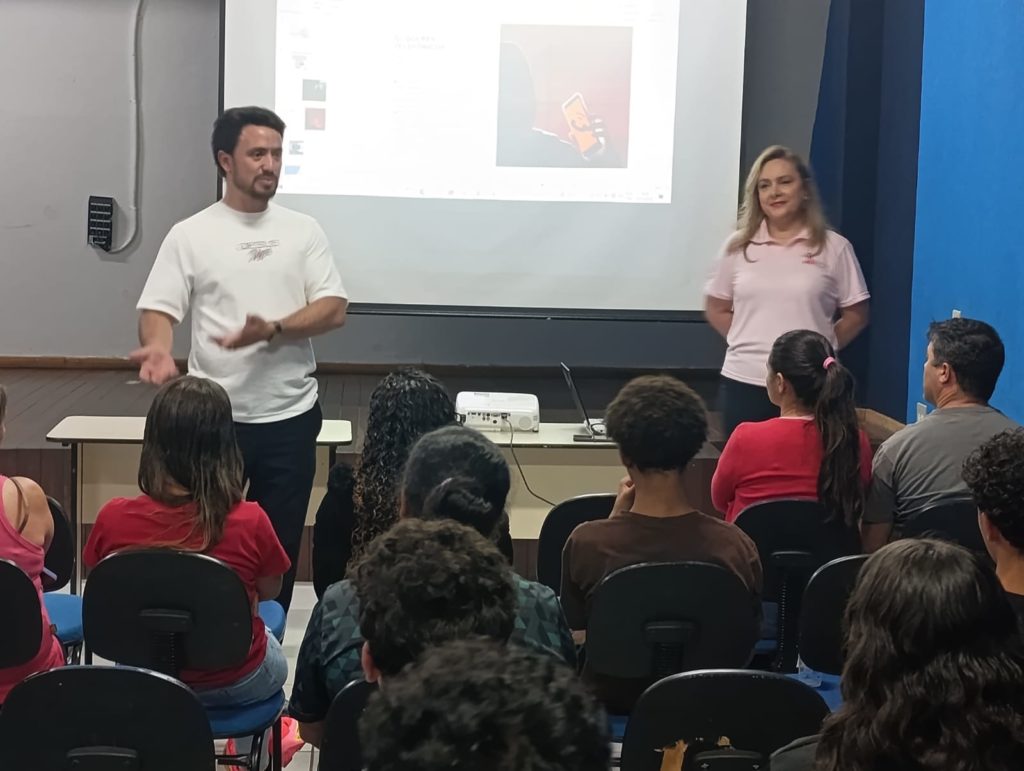 Palestra_Centro_Juventude_golpes_internet (11)