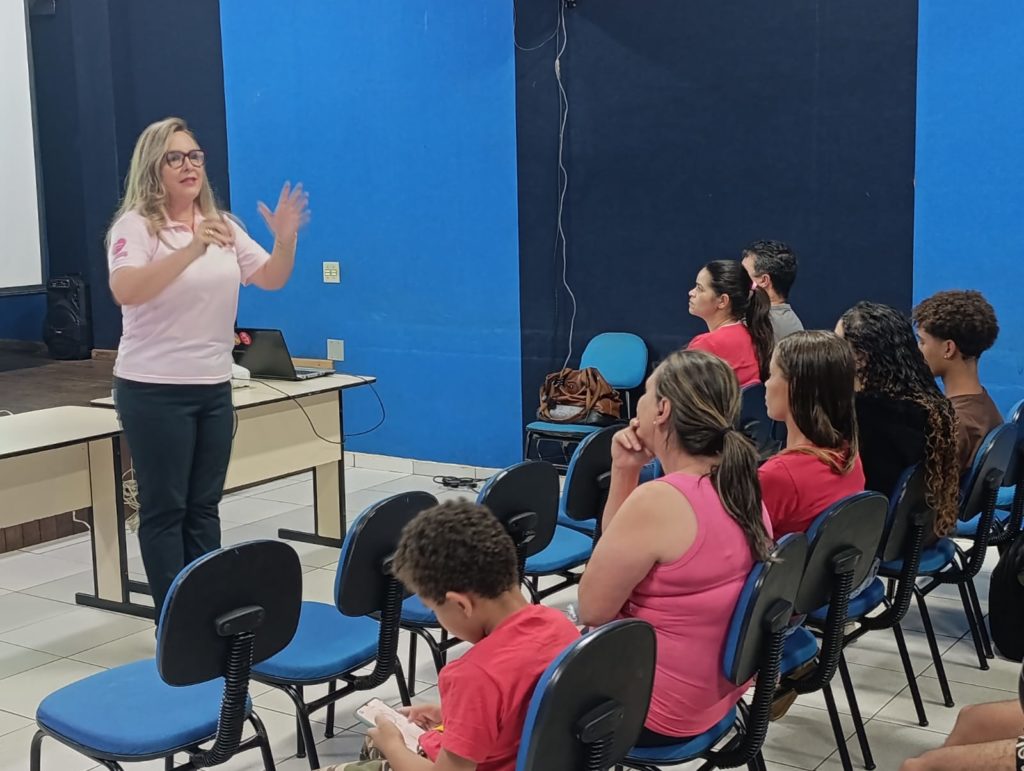 Palestra_Centro_Juventude_golpes_internet (7)