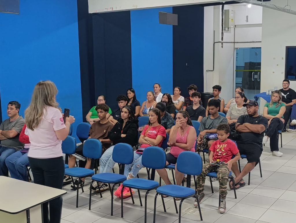 Palestra_Centro_Juventude_golpes_internet (8)
