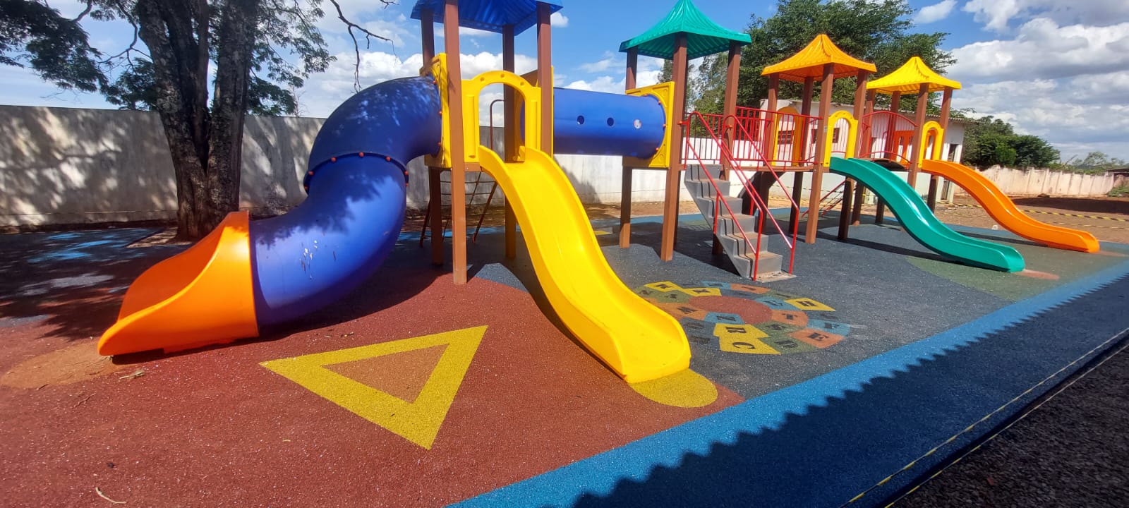 Autarquia De Educa o Instala Pisos Emborrachados Nos Parquinhos 