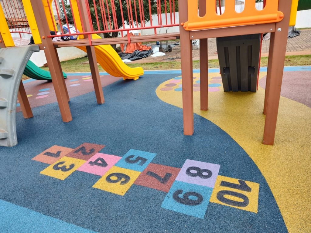 Autarquia De Educa o Instala Pisos Emborrachados Nos Parquinhos 