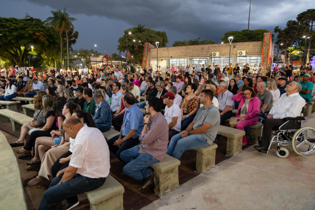 Inauguração praça 28 046