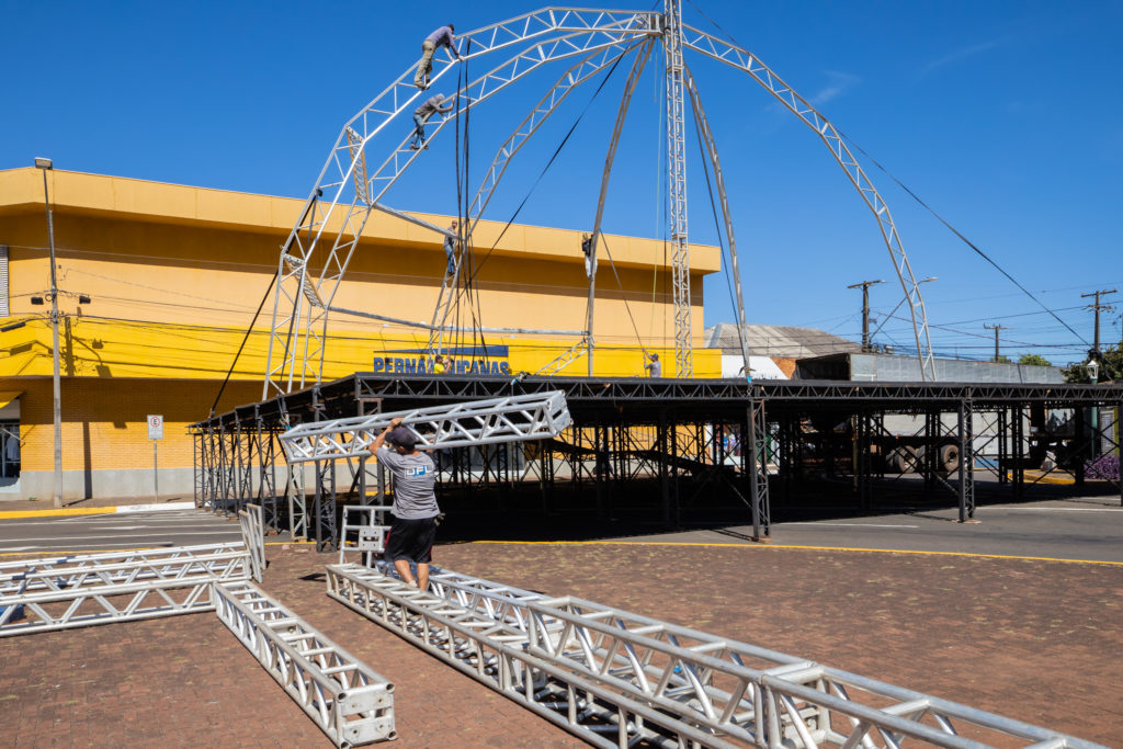 23-01-2026_montagem_palco_festa-12