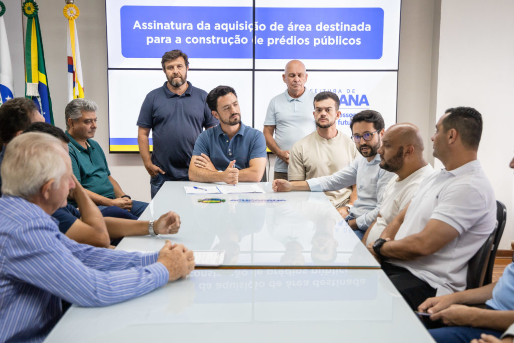 2026-02-19_assinatura_terreno_cazarin005