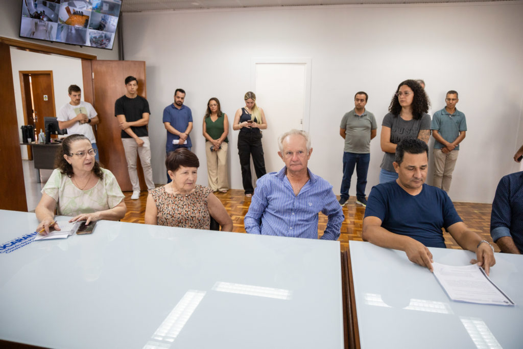 2026-02-19_assinatura_terreno_cazarin009