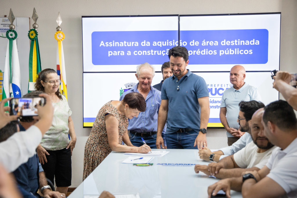 2026-02-19_assinatura_terreno_cazarin013