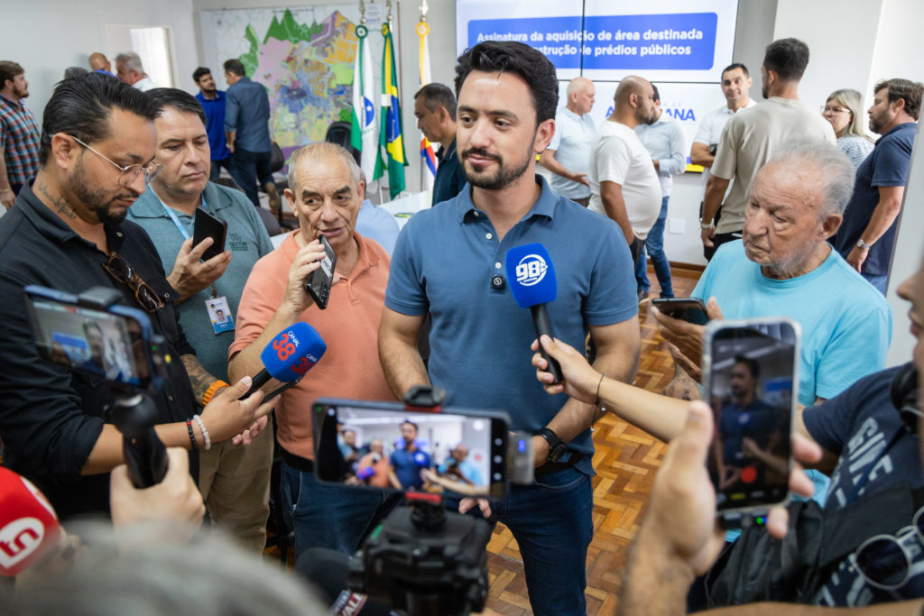 2026-02-19_assinatura_terreno_cazarin018