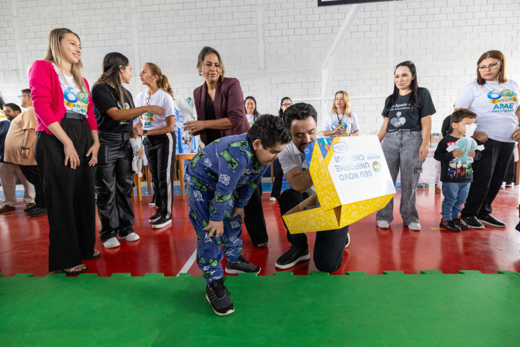 2026-04-01_Entrega_uniforne_ovos_bombons_apae-100