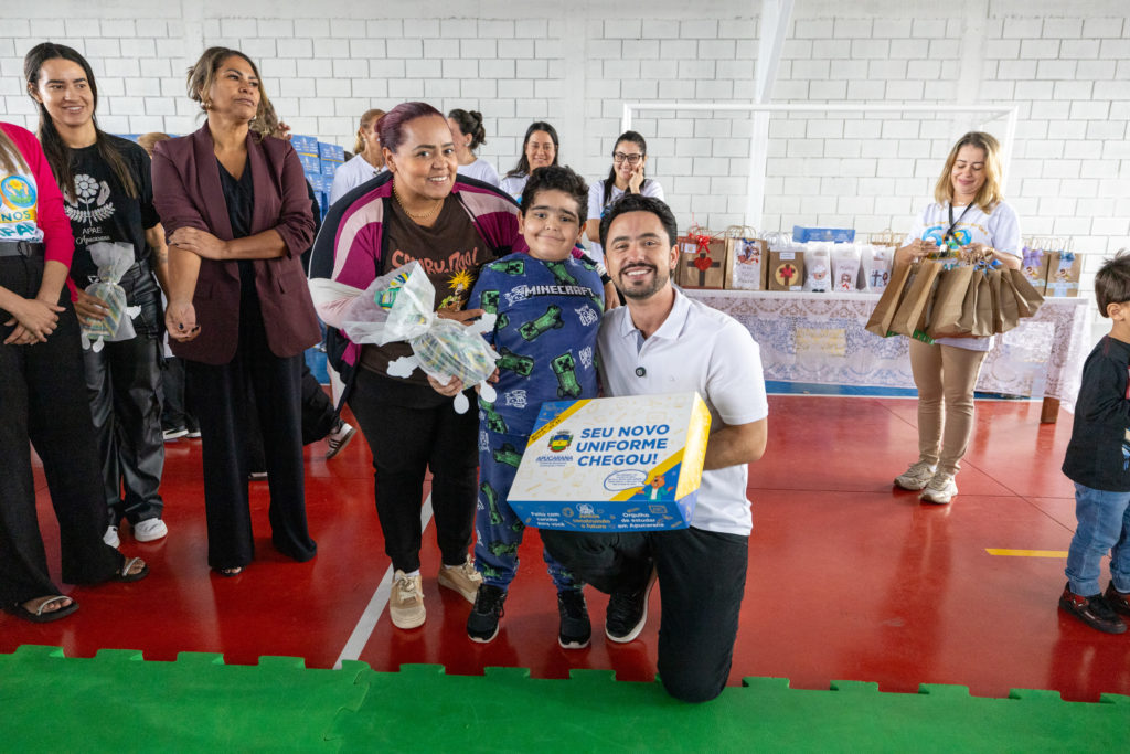 2026-04-01_Entrega_uniforne_ovos_bombons_apae-105