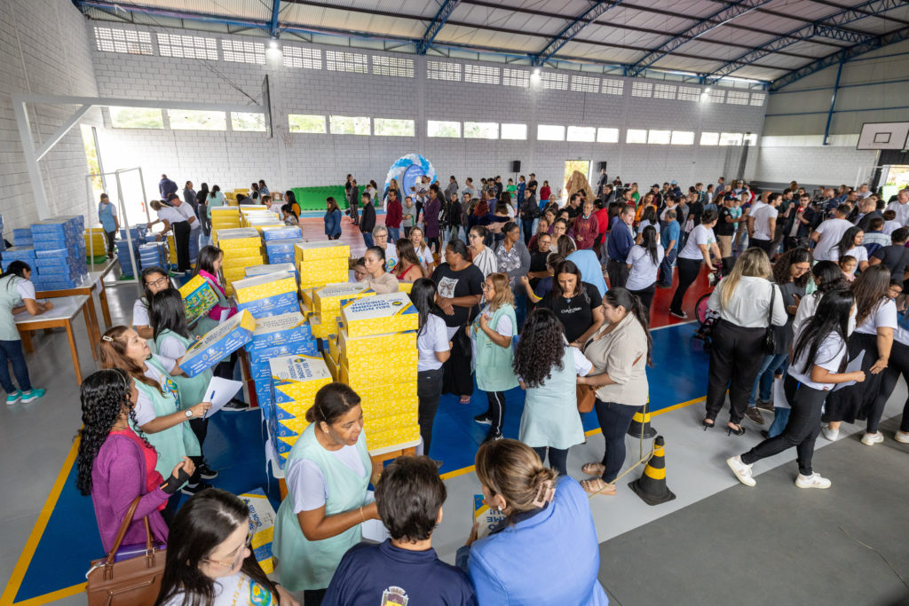 2026-04-01_Entrega_uniforne_ovos_bombons_apae-115