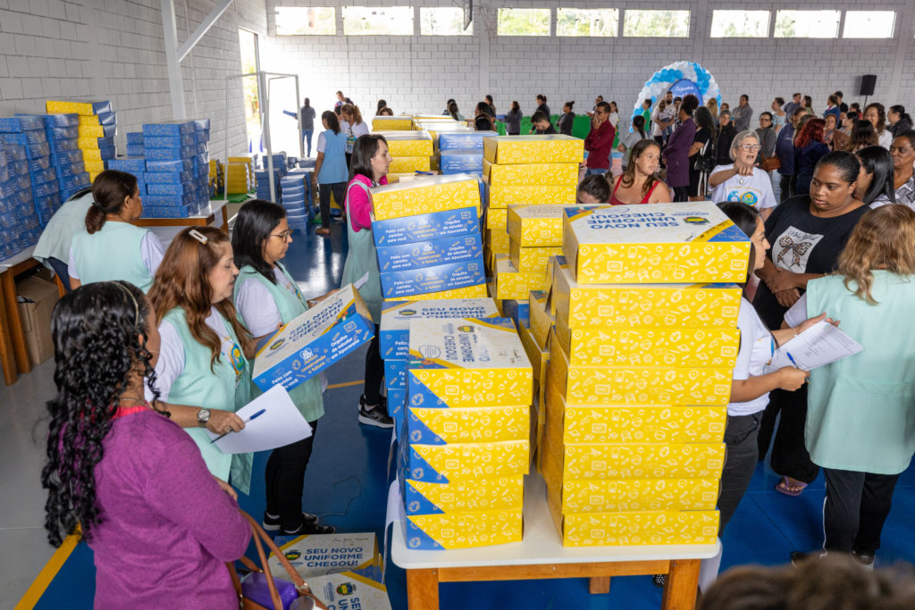 2026-04-01_Entrega_uniforne_ovos_bombons_apae-116