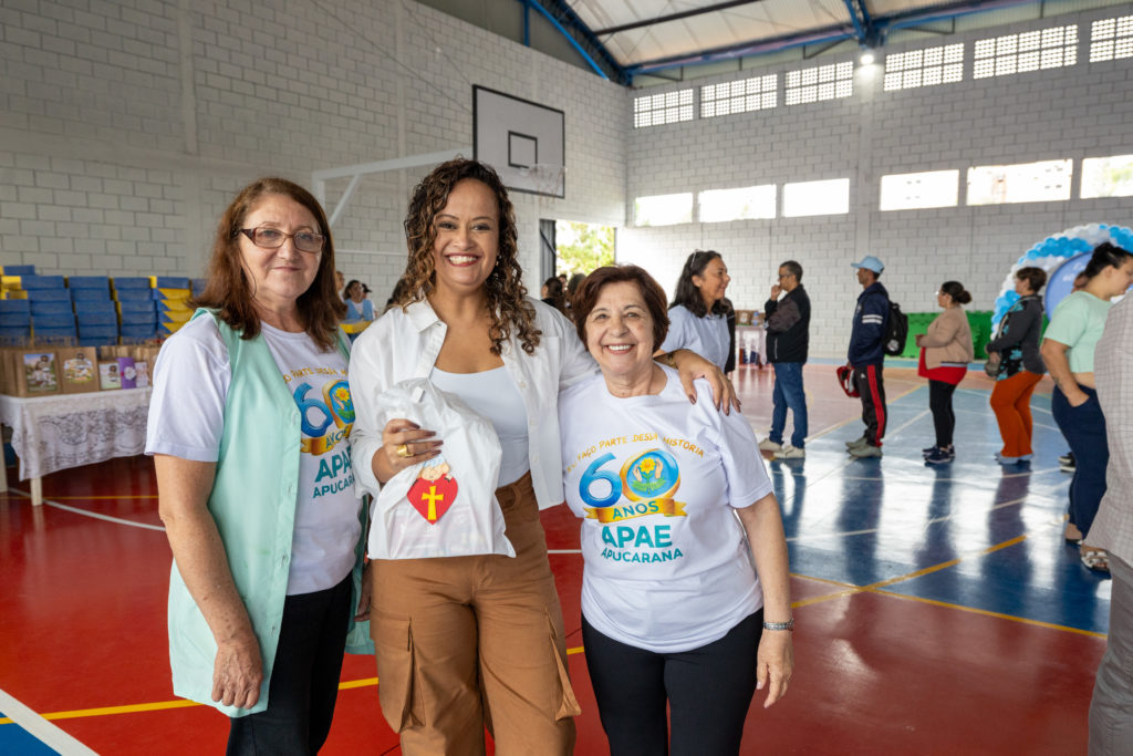 2026-04-01_Entrega_uniforne_ovos_bombons_apae-124