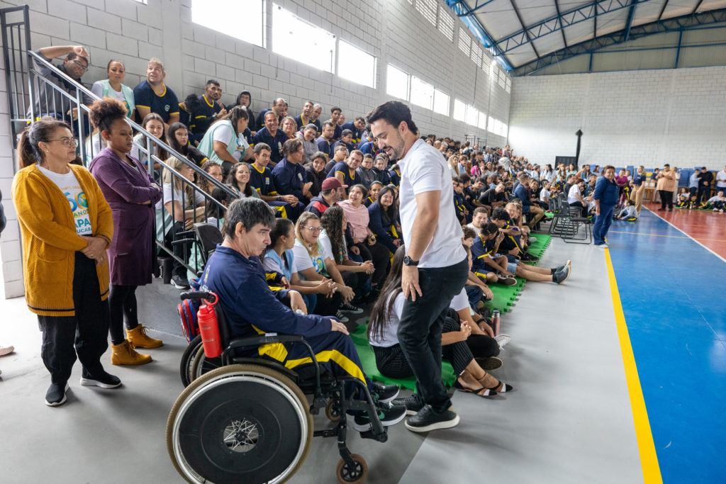 2026-04-01_Entrega_uniforne_ovos_bombons_apae-13