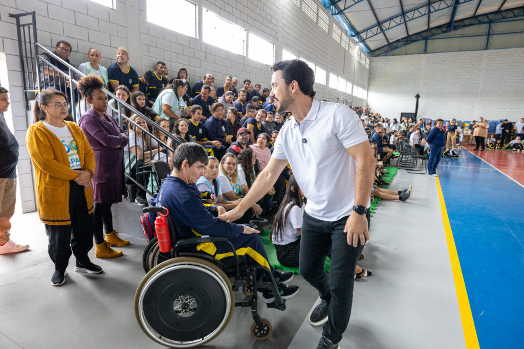 2026-04-01_Entrega_uniforne_ovos_bombons_apae-14