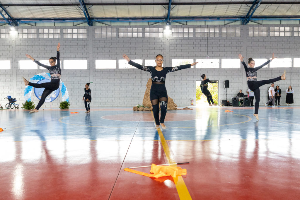 2026-04-01_Entrega_uniforne_ovos_bombons_apae-19