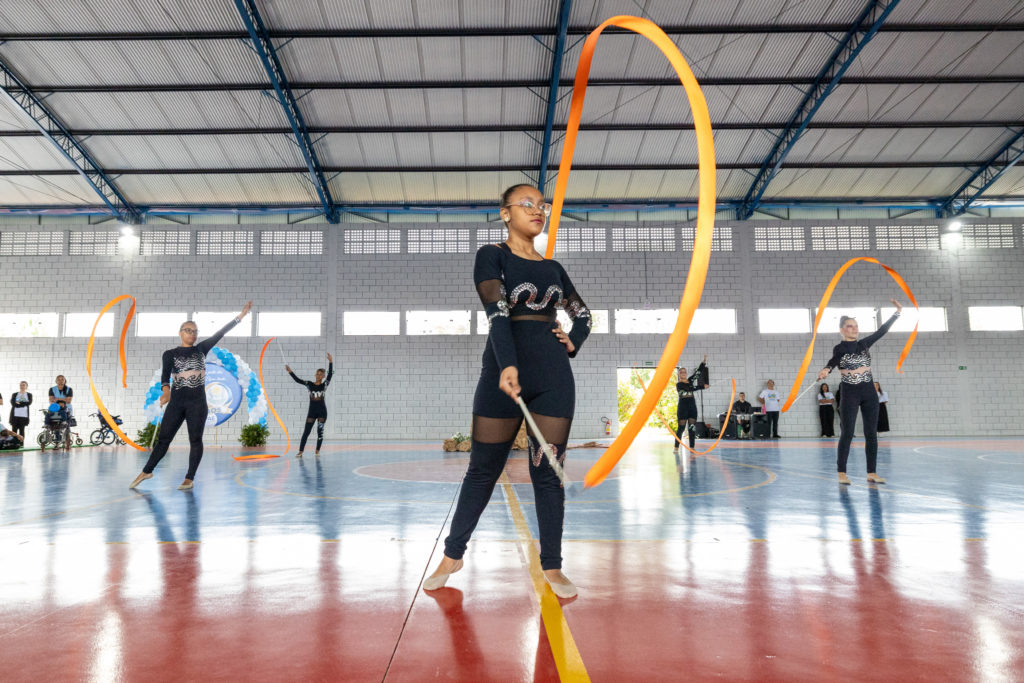 2026-04-01_Entrega_uniforne_ovos_bombons_apae-24