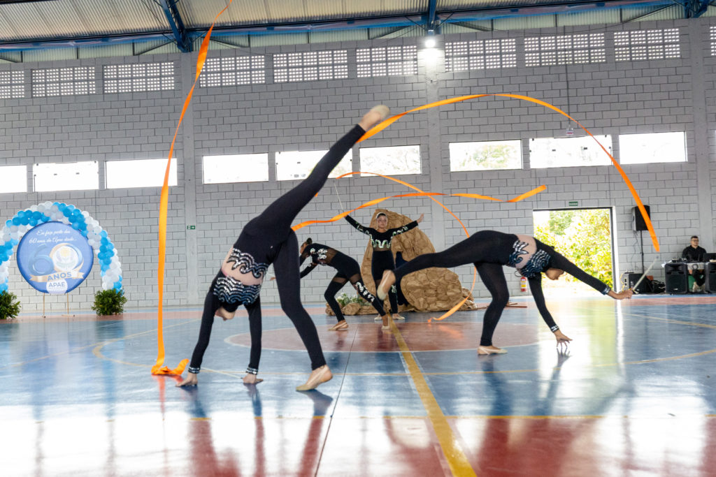 2026-04-01_Entrega_uniforne_ovos_bombons_apae-27