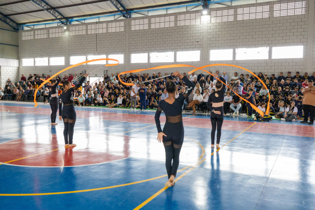 2026-04-01_Entrega_uniforne_ovos_bombons_apae-29