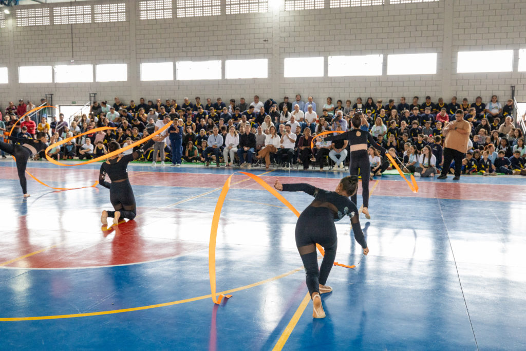 2026-04-01_Entrega_uniforne_ovos_bombons_apae-32