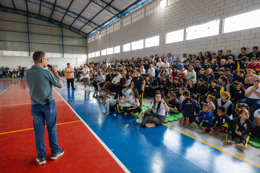 2026-04-01_Entrega_uniforne_ovos_bombons_apae-37