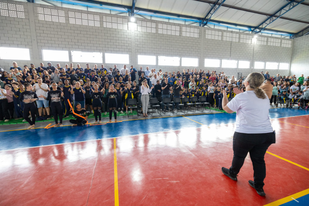 2026-04-01_Entrega_uniforne_ovos_bombons_apae-48