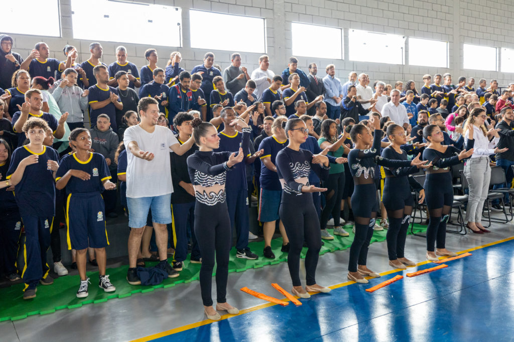 2026-04-01_Entrega_uniforne_ovos_bombons_apae-50