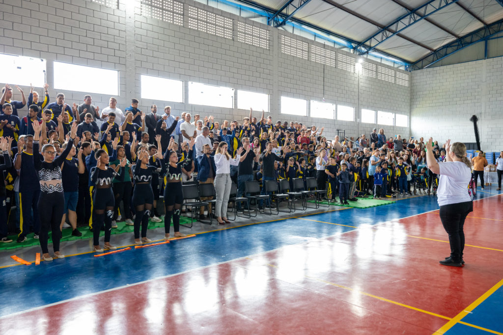 2026-04-01_Entrega_uniforne_ovos_bombons_apae-51