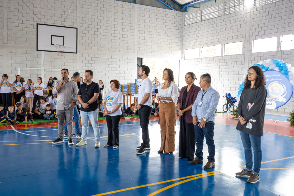 2026-04-01_Entrega_uniforne_ovos_bombons_apae-54