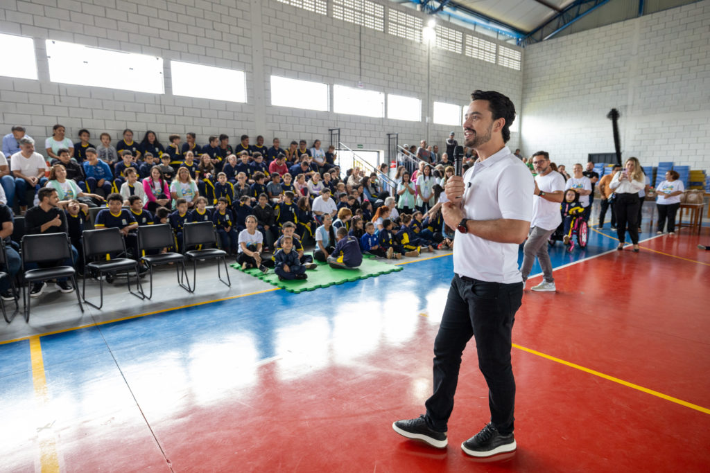 2026-04-01_Entrega_uniforne_ovos_bombons_apae-55