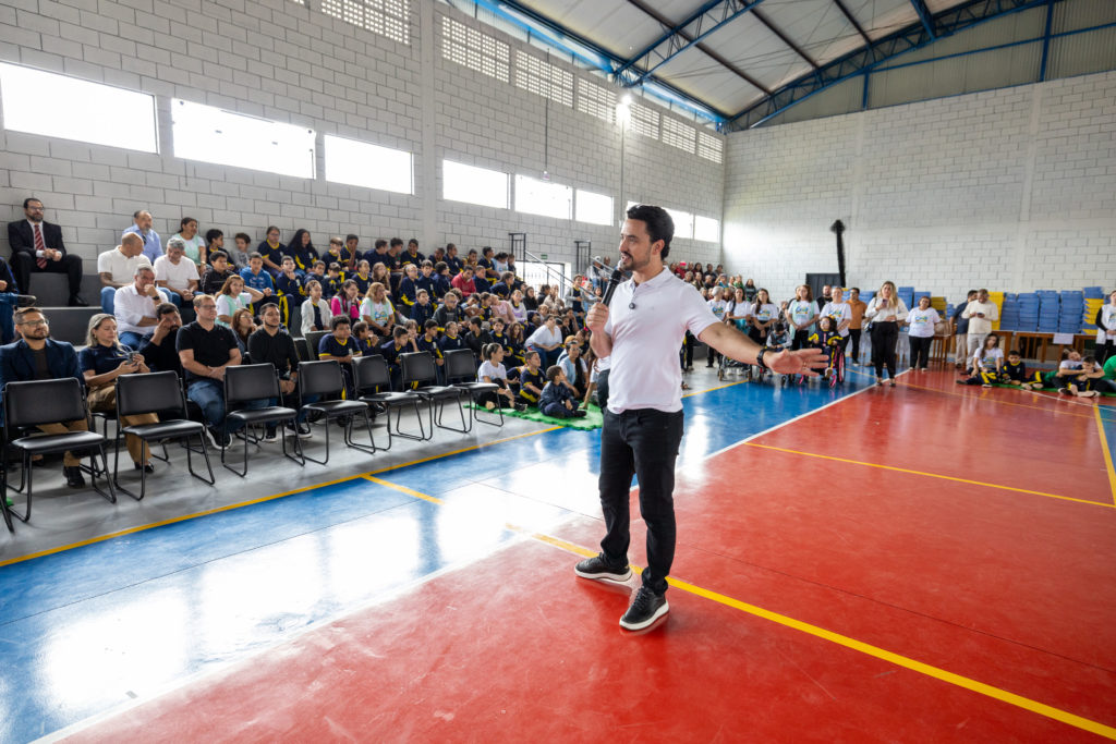 2026-04-01_Entrega_uniforne_ovos_bombons_apae-56