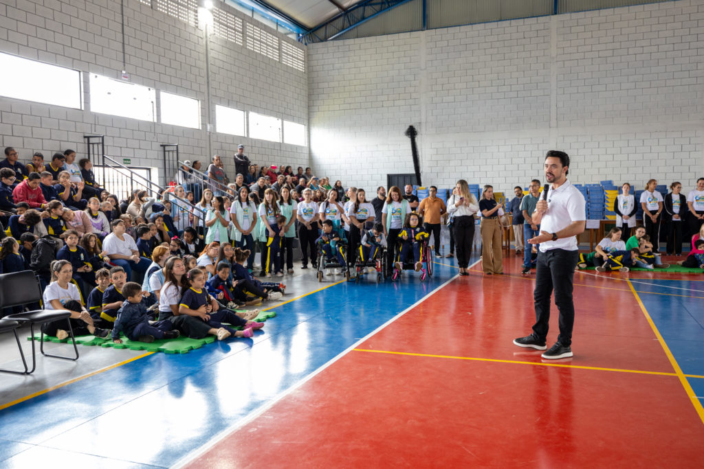 2026-04-01_Entrega_uniforne_ovos_bombons_apae-58