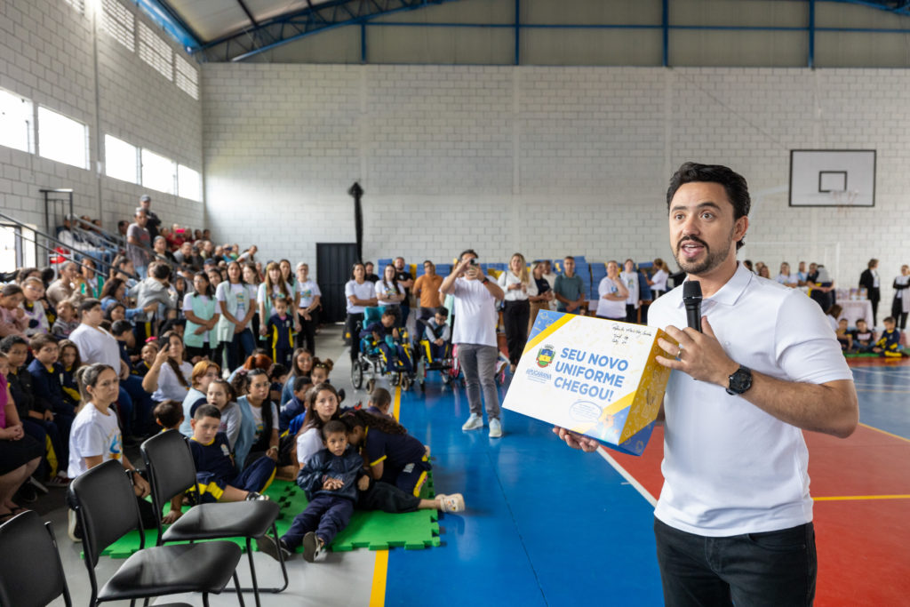 2026-04-01_Entrega_uniforne_ovos_bombons_apae-62