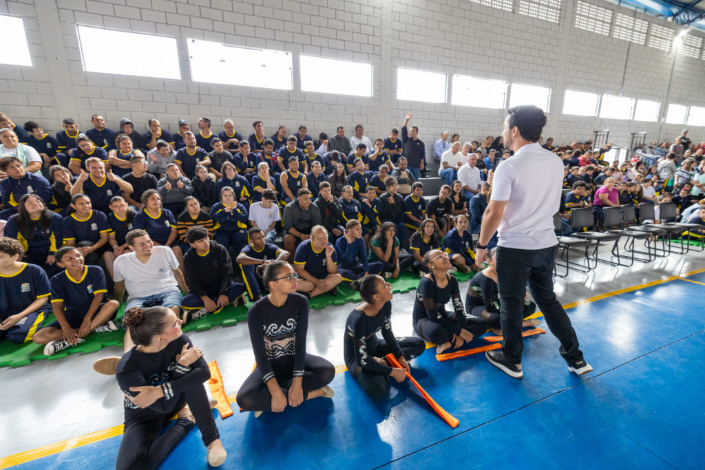 2026-04-01_Entrega_uniforne_ovos_bombons_apae-68