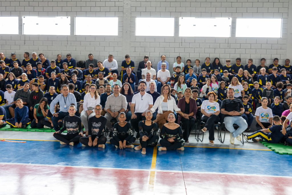 2026-04-01_Entrega_uniforne_ovos_bombons_apae-75