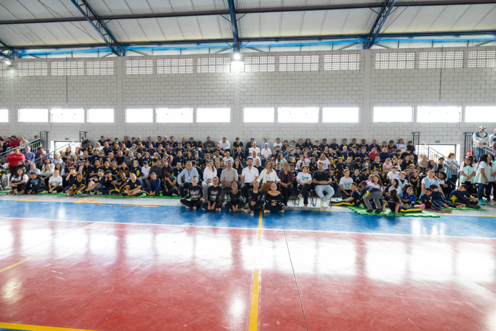 2026-04-01_Entrega_uniforne_ovos_bombons_apae-78