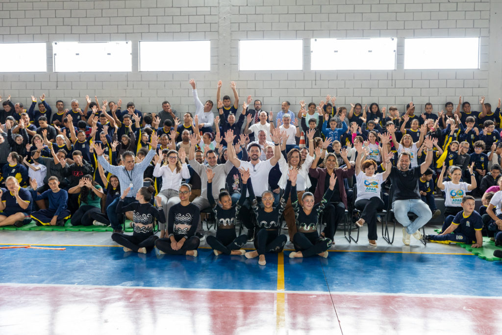 2026-04-01_Entrega_uniforne_ovos_bombons_apae-83