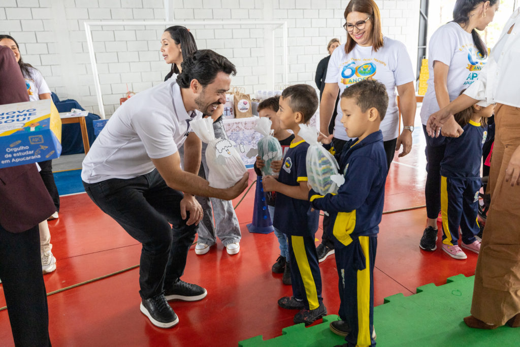 2026-04-01_Entrega_uniforne_ovos_bombons_apae-89