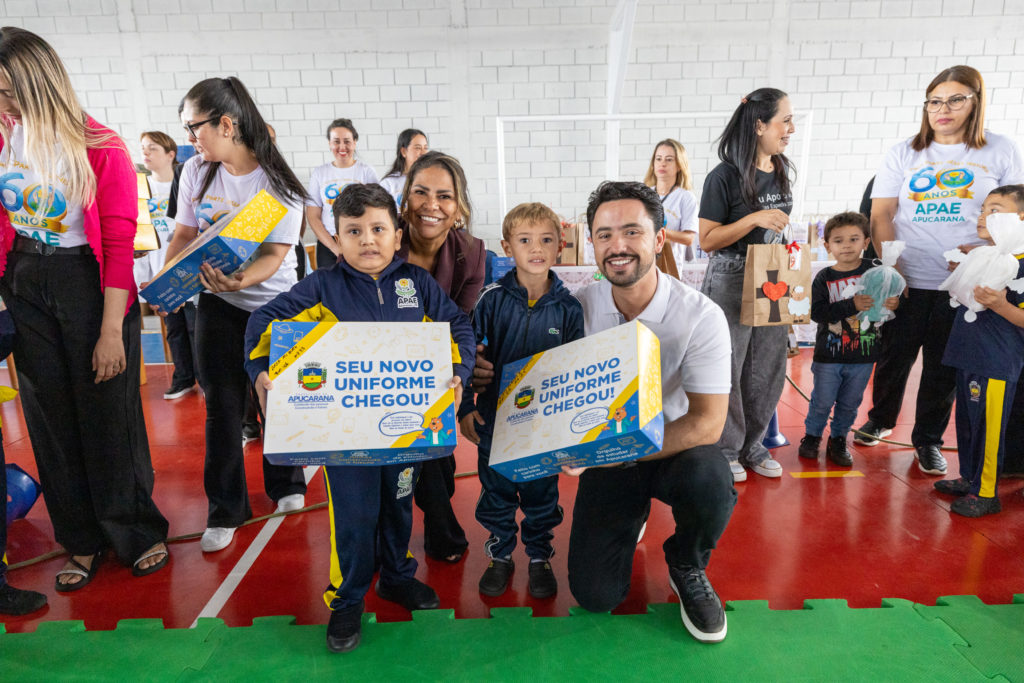 2026-04-01_Entrega_uniforne_ovos_bombons_apae-95