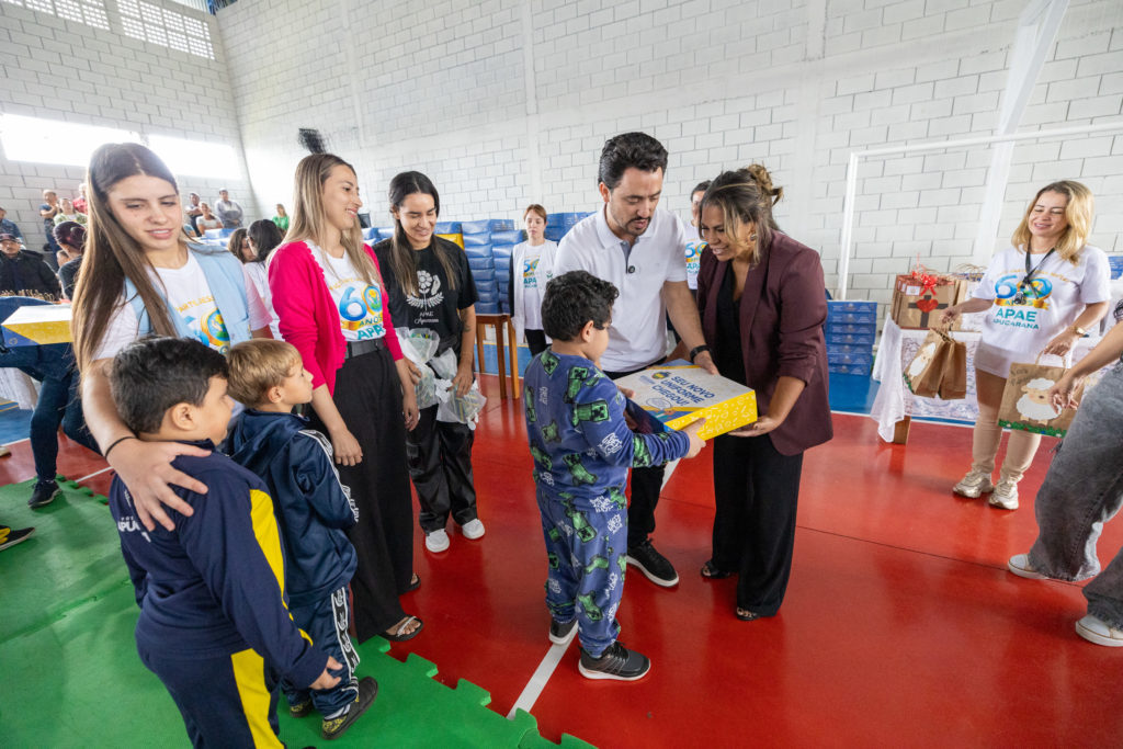 2026-04-01_Entrega_uniforne_ovos_bombons_apae-99