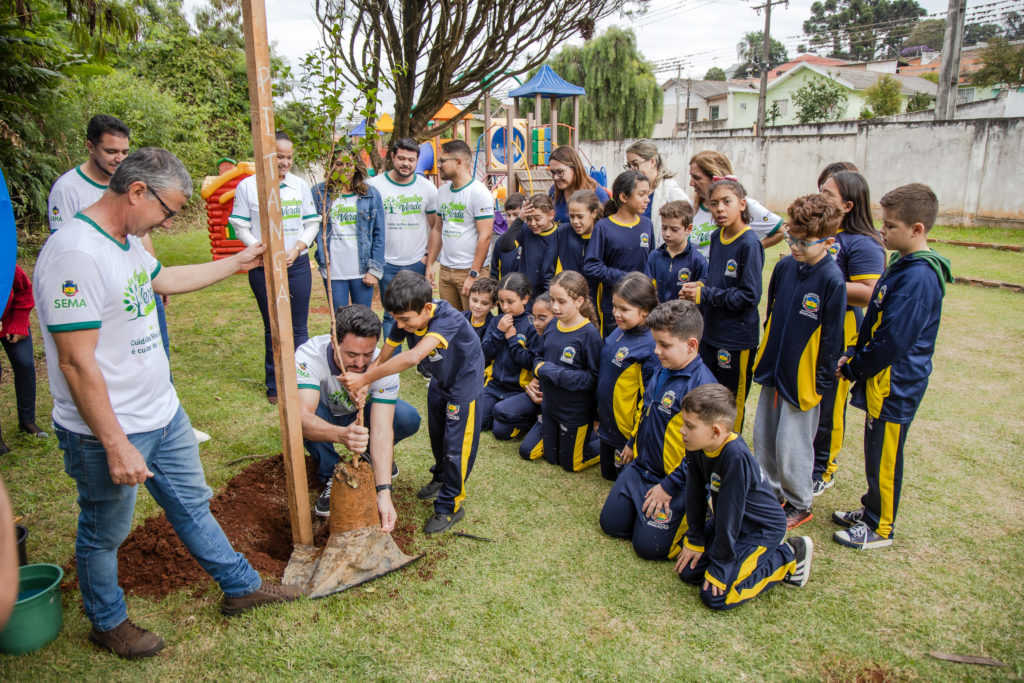 2026-06-09_plantio_arvore_escola_placido_castro_006