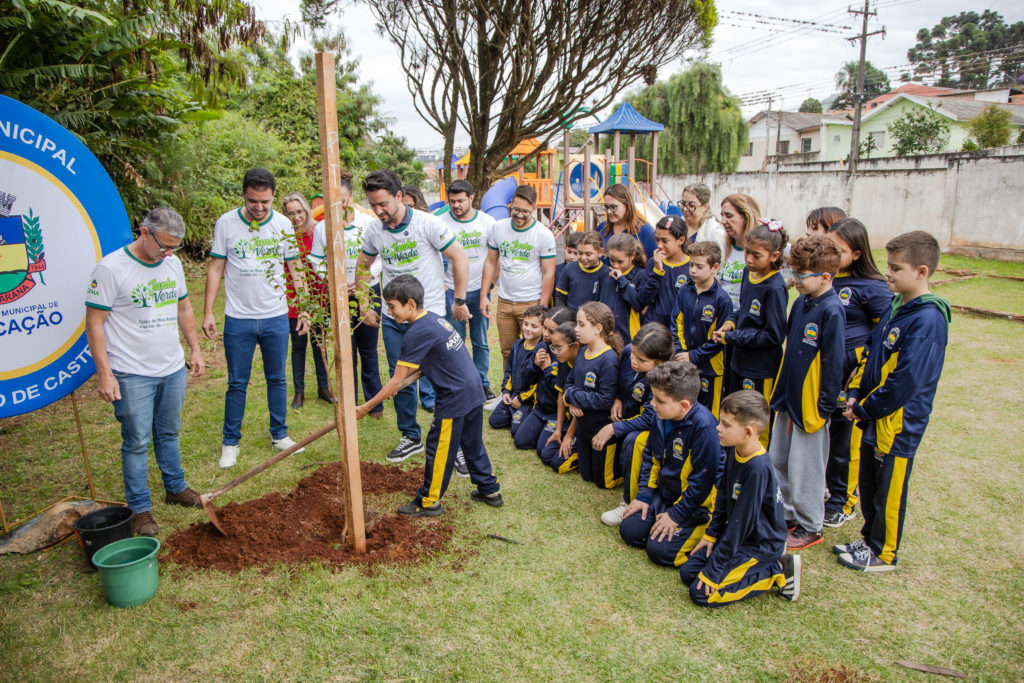 2026-06-09_plantio_arvore_escola_placido_castro_007